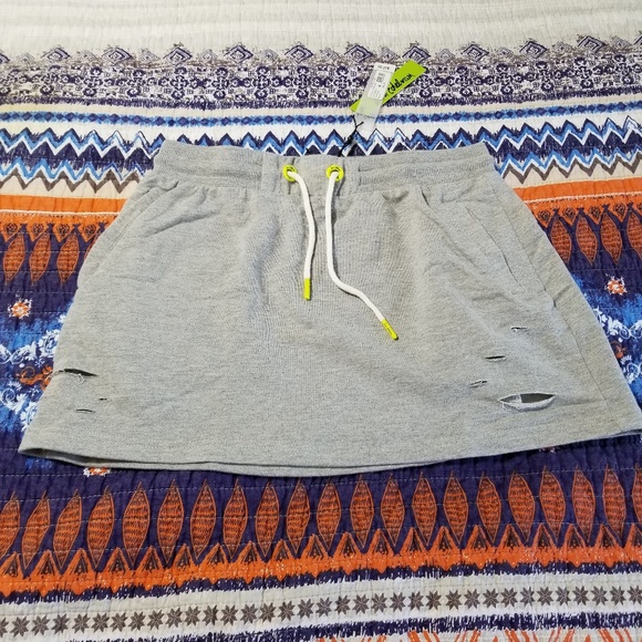 Sam Edelman Drawstring Performance Skirt With Rips - Picture 5 of 8